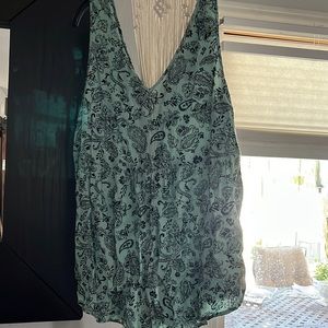 Torrid beautiful size 2 paisley green top sleeveless , v neck, open back +size